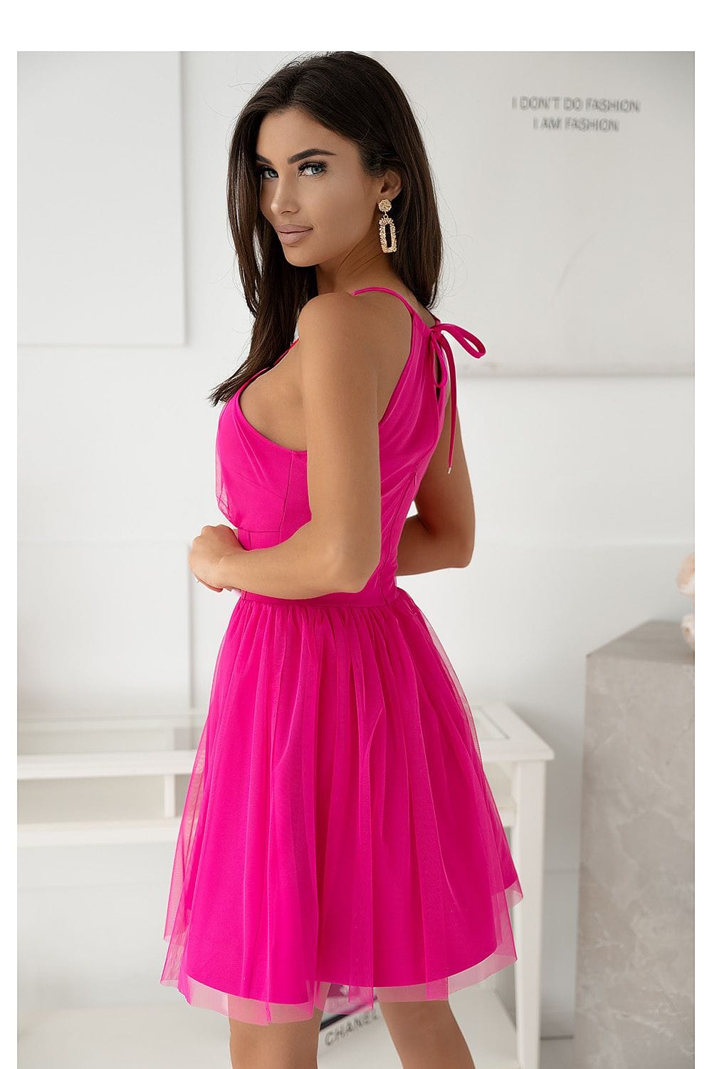 robe cocktail évasée en tulle longue verte à bretelles silhouette trapèze pour soirée chic