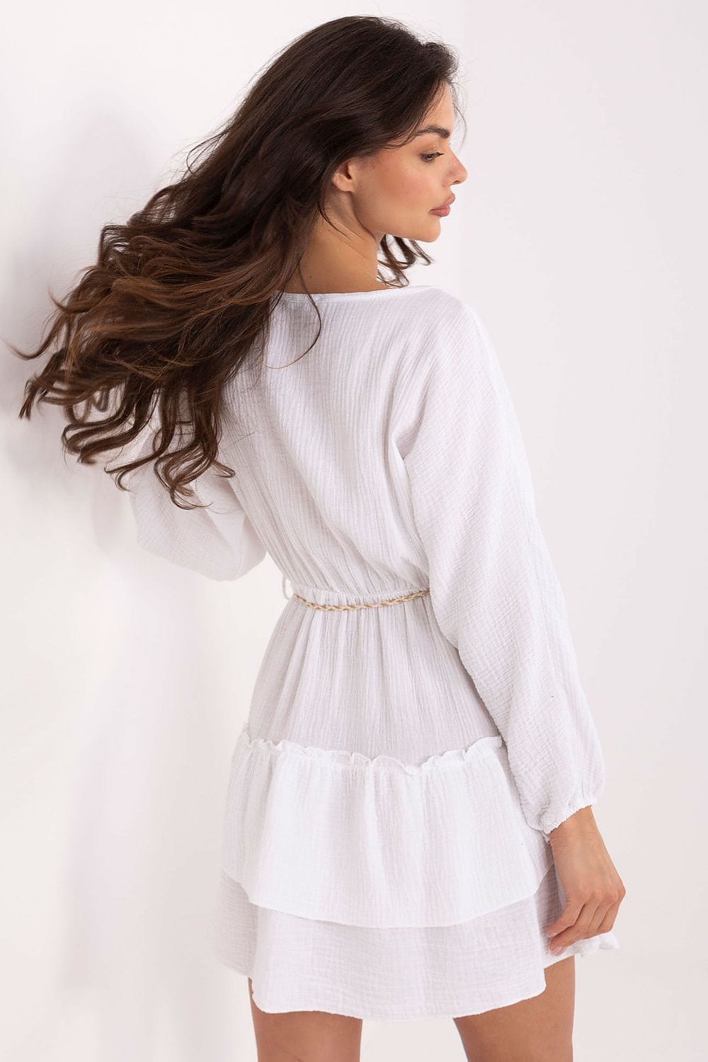 Robe courte blanche bohème manches longues en gaze de coton idéale été ou baptême, look élégant et fluide