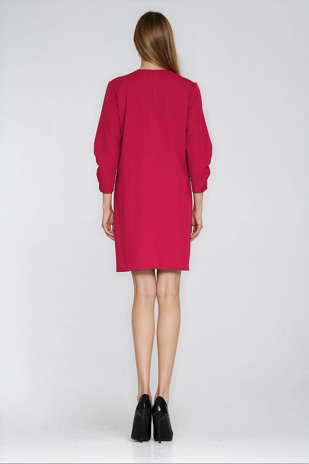 Robe courte droite rose manches longues élégante pour cocktail ou soirée, chic et tendance, vue de dos
