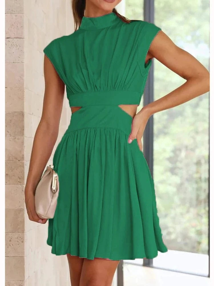 robe courte été fluide col halter sans manches style chic pour cocktail ou soirée estivale élégante