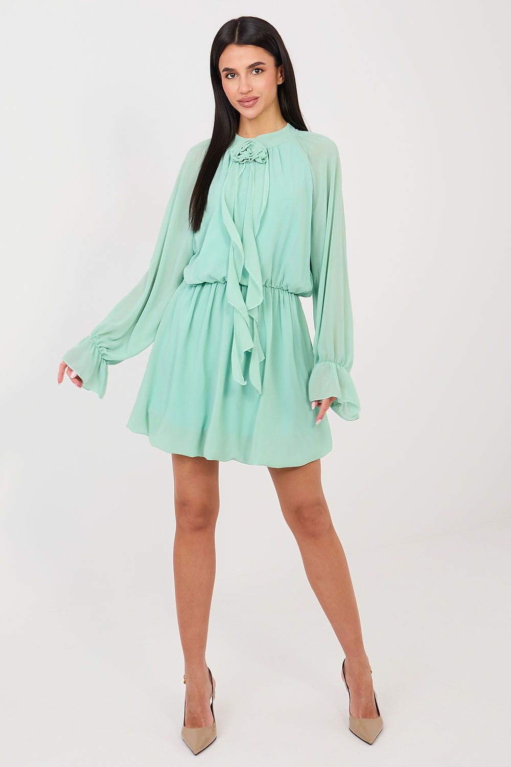 Robe courte fluide verte manches longues style bohème chic pour soirée été élégante femme invitée