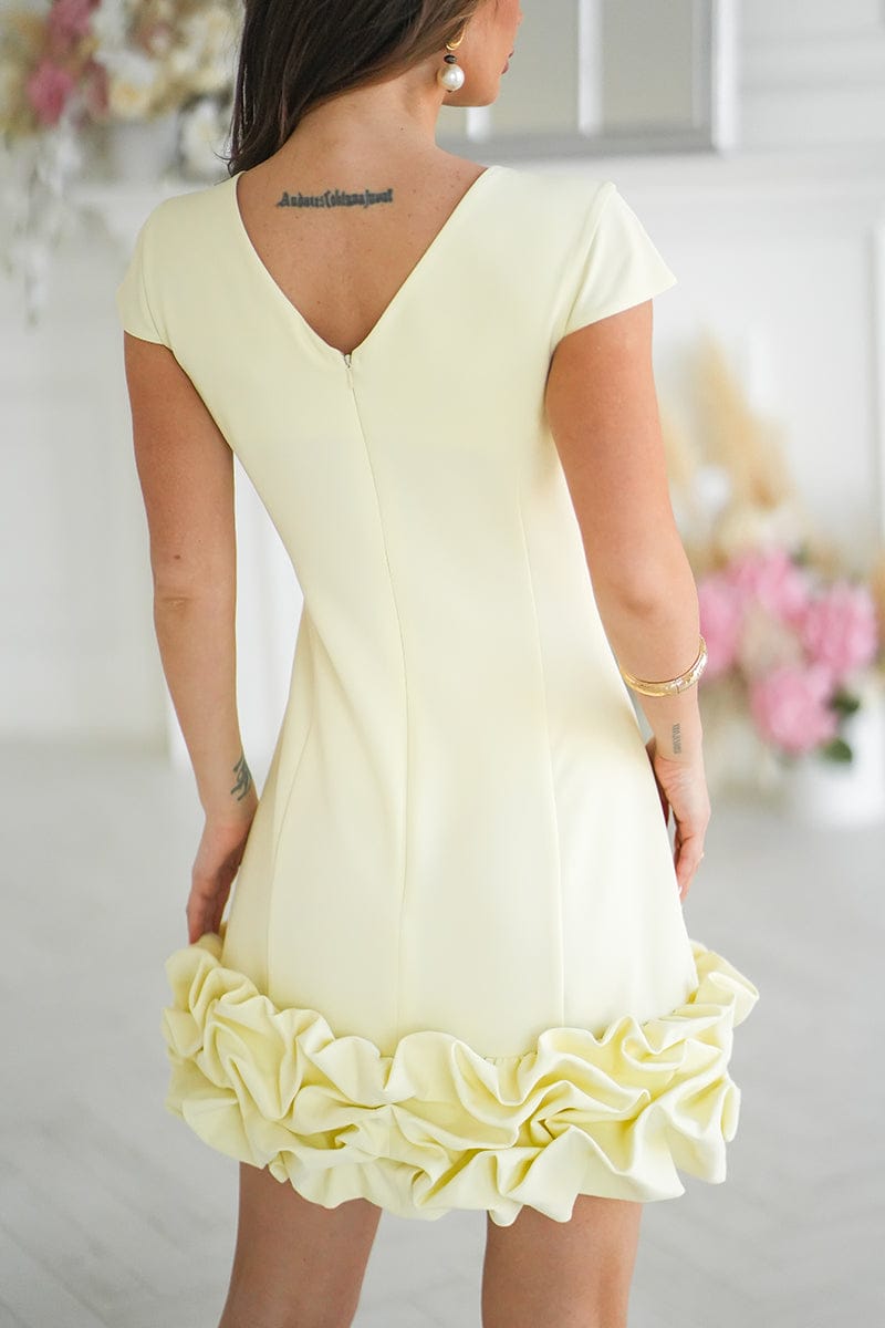 Robe courte jaune chic soirée été trapèze à volants, manches courtes, idéale événement ou cocktail élégant