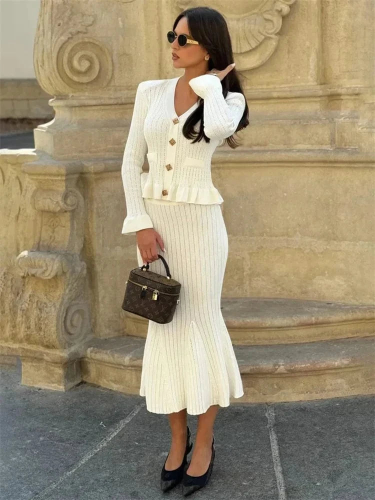 Robe longue pull blanche maille élégante manches longues silhouette droite pour soirée chic automne