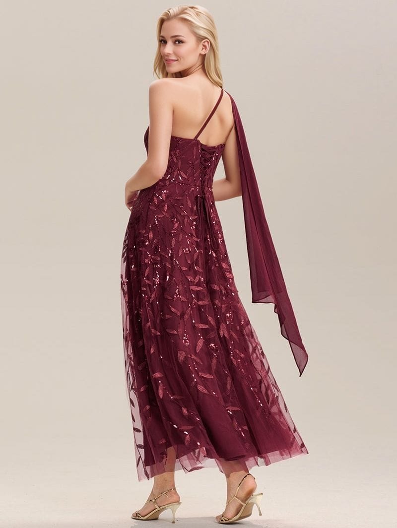 Robe de soirée mariage longue bordeaux décolleté dos nu avec tulle et paillettes pour invitée élégante