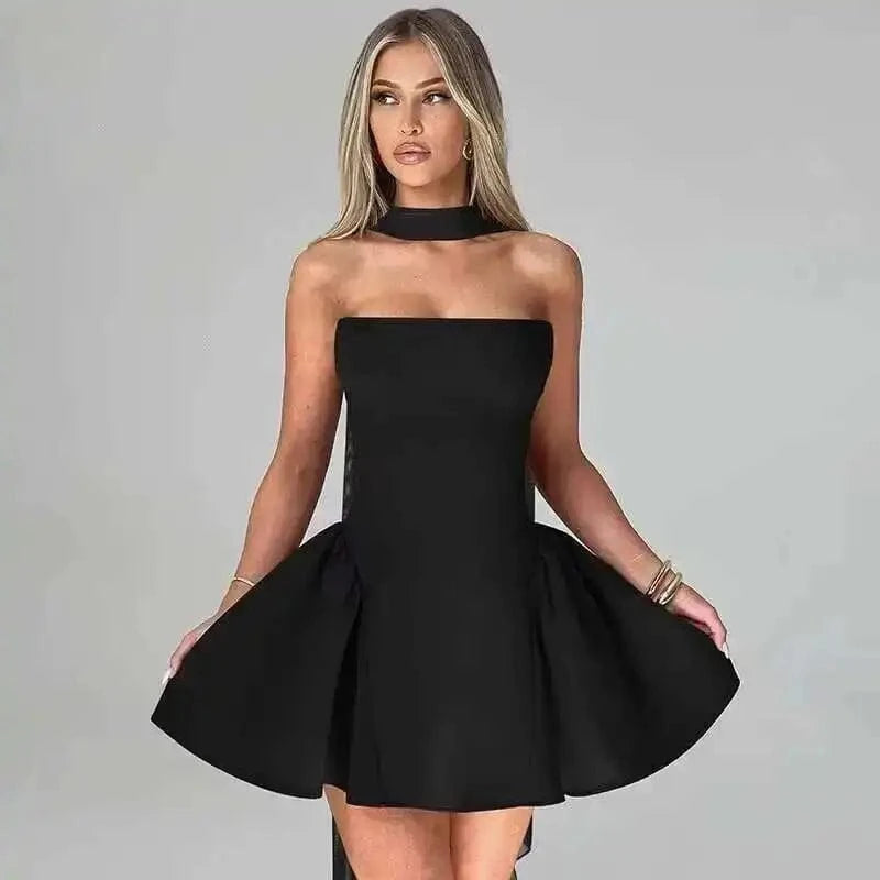 Robe de soirée chic noire courte bustier évasée sans manches parfaite pour une soirée élégante et tendance