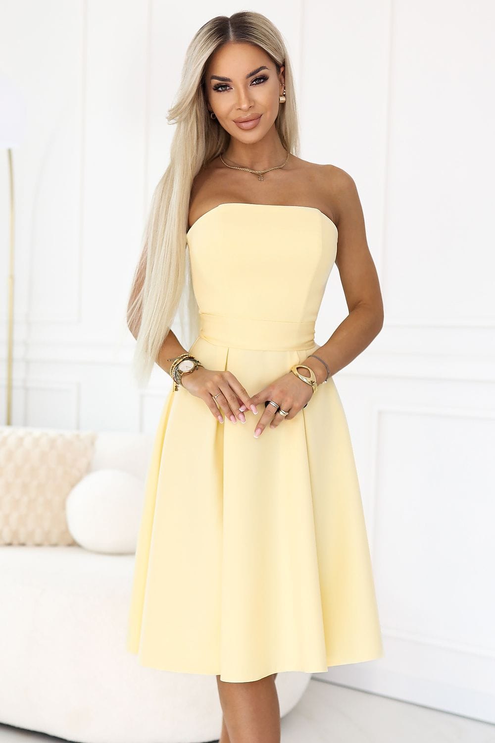 Robe cocktail bustier jaune courte évasée chic pour invité mariage été, idéale pour une tenue élégante