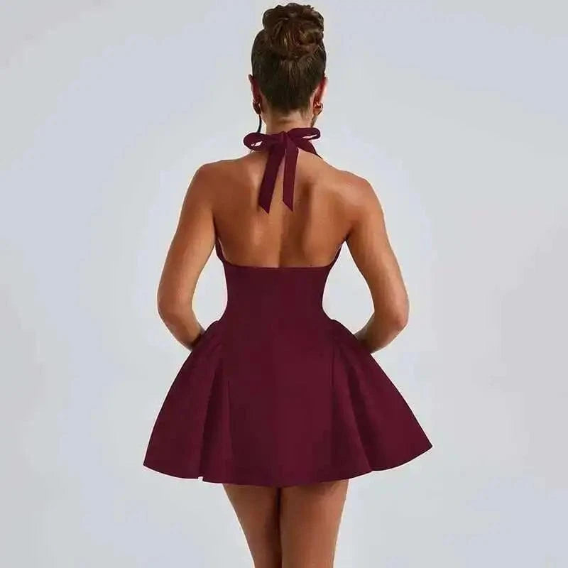 Robe courte bordeaux dos nu évasée cocktail soirée sexy chic pour femme, parfaite pour l'été ou un anniversaire