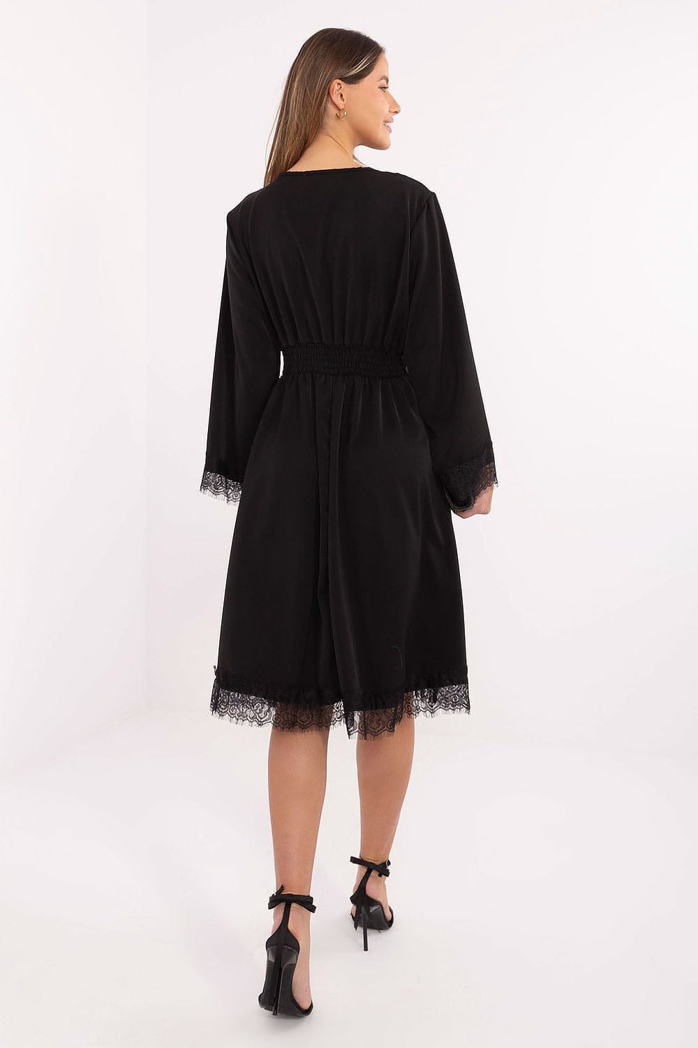 Robe noire midi manches longues dentelle soirée chic élégante pour femme, idéale évènement cocktail automne