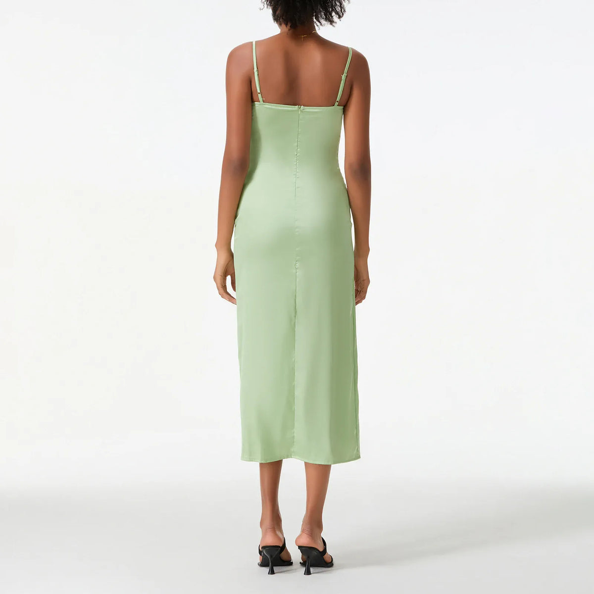 Robe de cocktail verte moulante brodée de fleurs