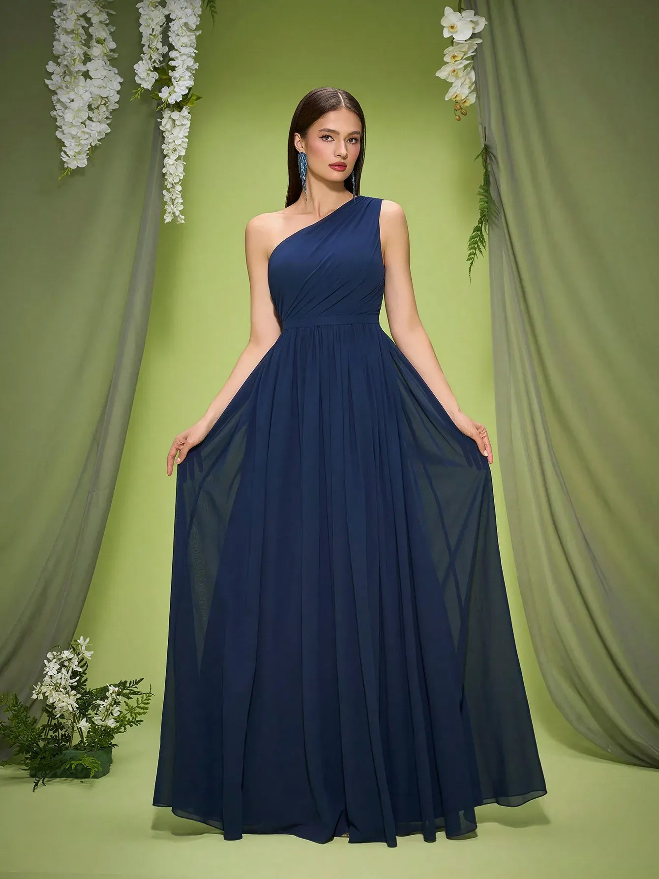 Robe de demoiselle d'honneur bleu foncé à une épaule