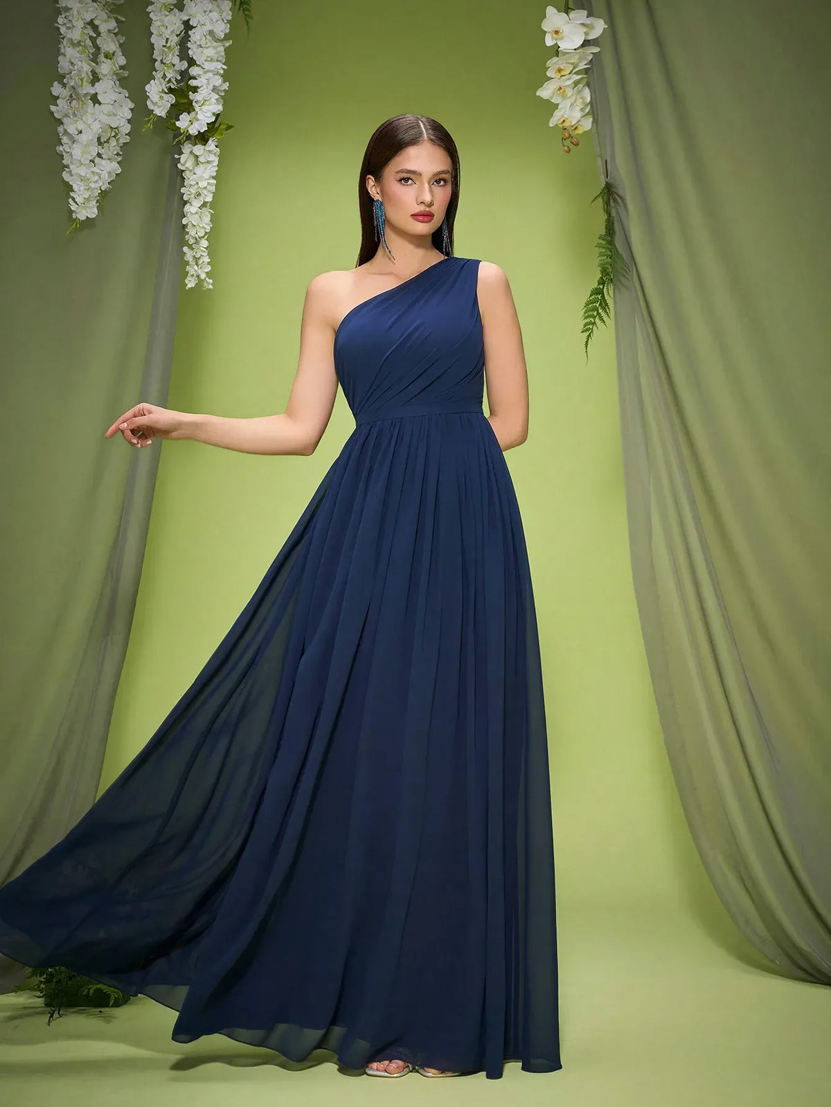 Robe de demoiselle d'honneur bleu foncé à une épaule