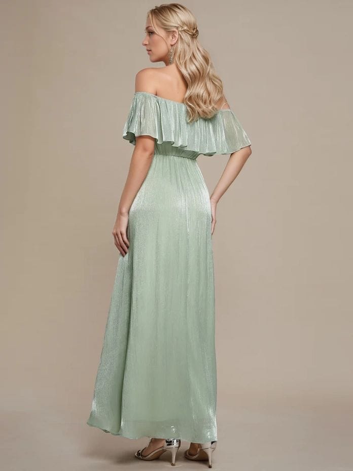 Robe de demoiselle d'honneur verte sauge épaules dénudées à volants