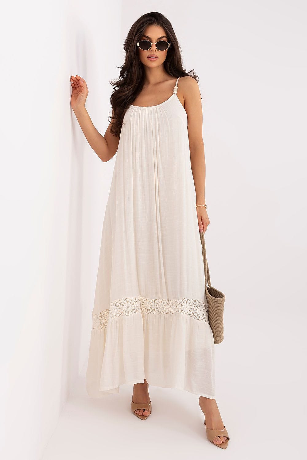 Robe longue bohème blanche en gaze de coton avec détails dentelle, idéale pour l’été ou invité mariage casual