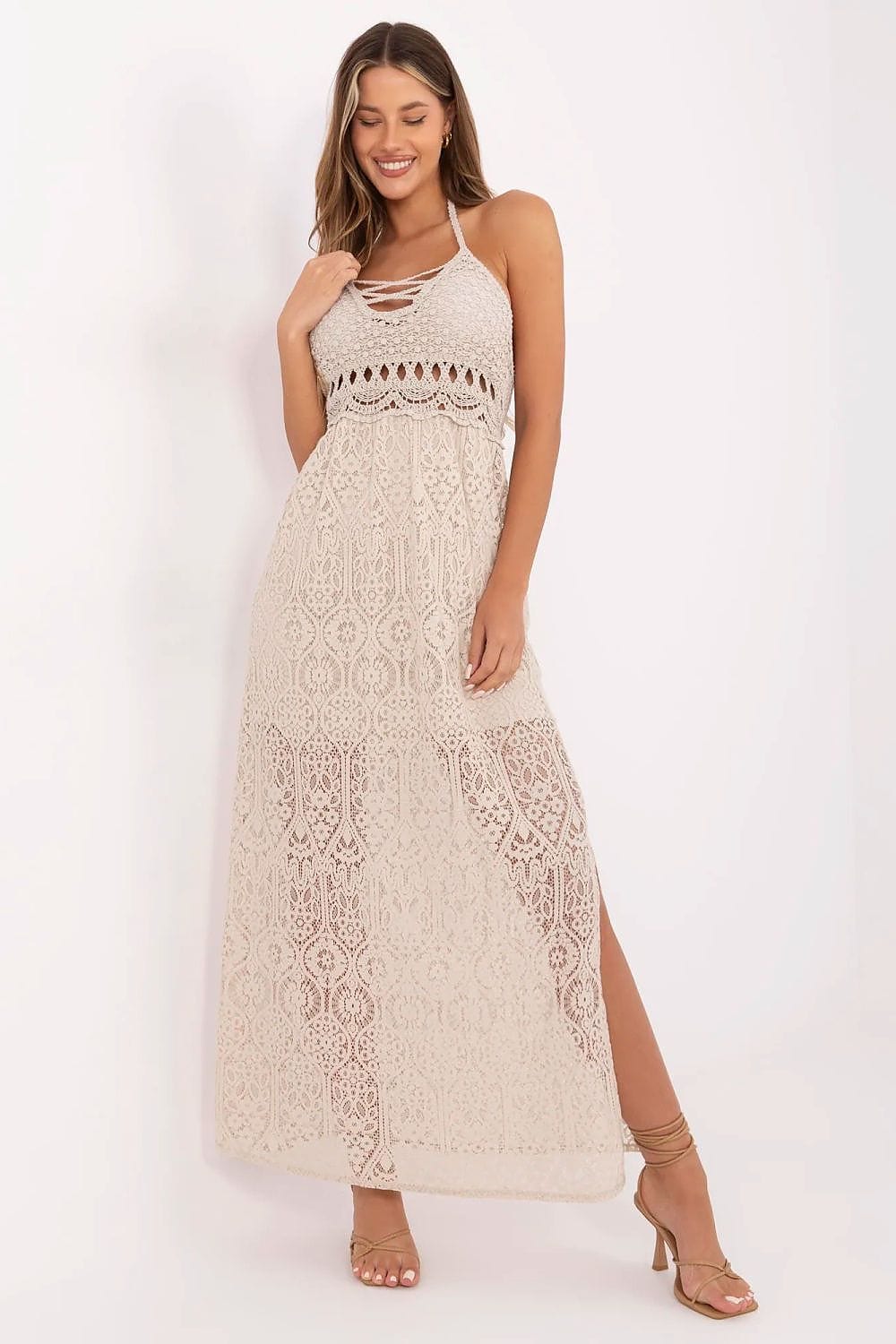 Robe longue bohème été beige en dentelle sans manches élégante pour soirée plage ou mariage invité chic