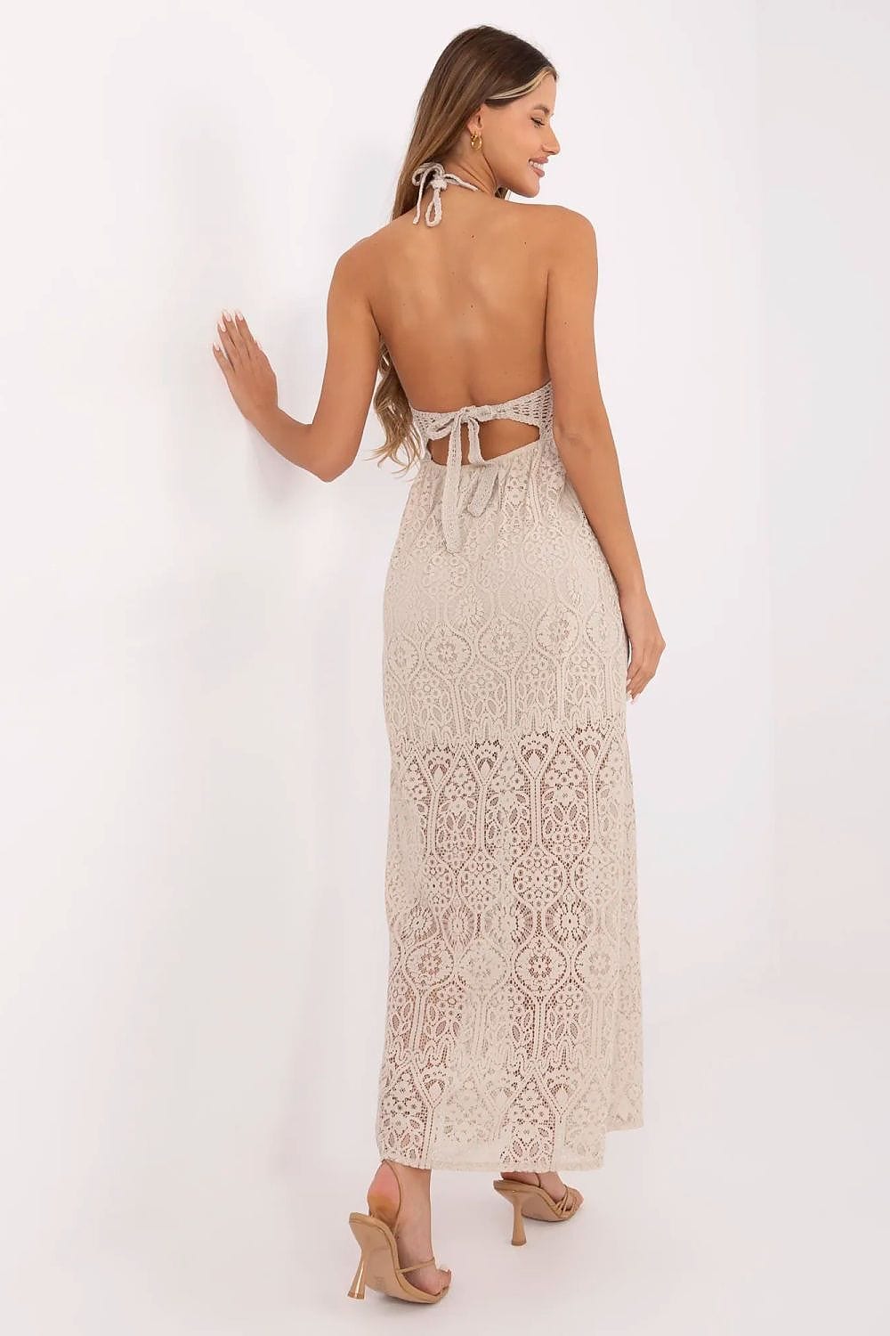 Robe dos nu longue en dentelle beige bohème chic pour mariage invité été, style élégant et féminin