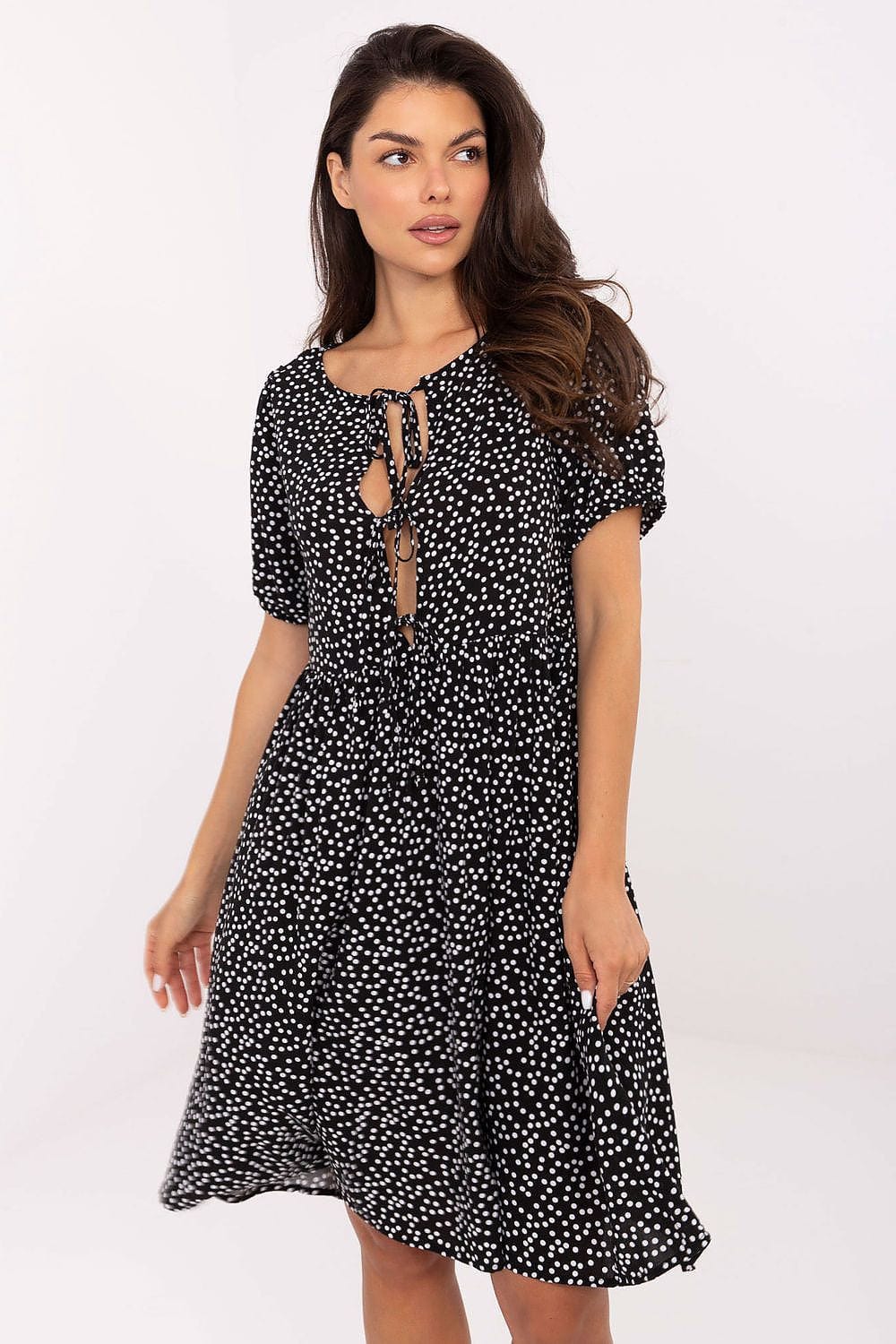 Robe trapèze noire à pois blancs style décontracté manches courtes pour été et sorties casual femme