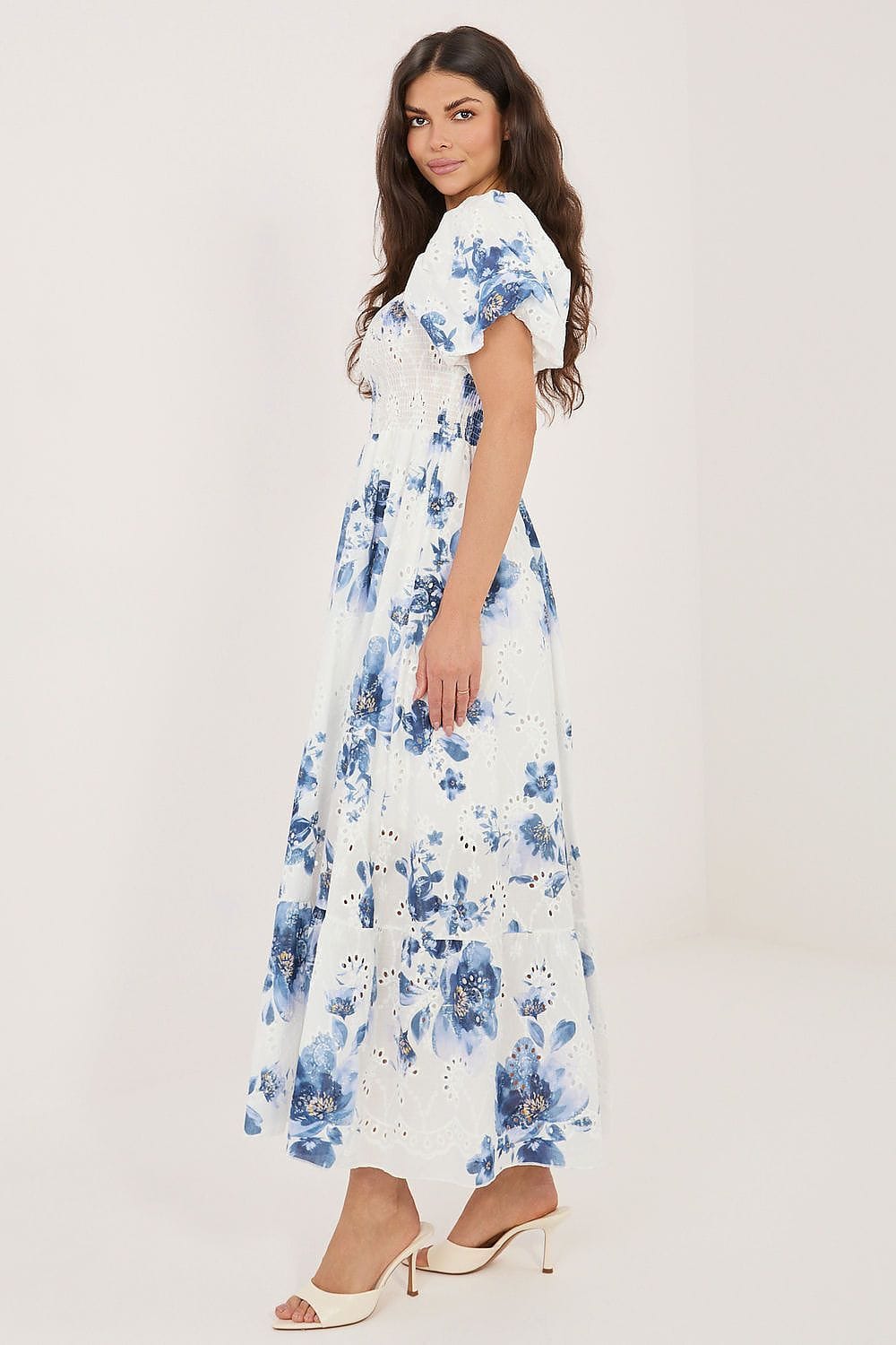 Robe été longue fleurie blanche et bleue trapèze manches courtes bohème idéale pour mariage invité chic