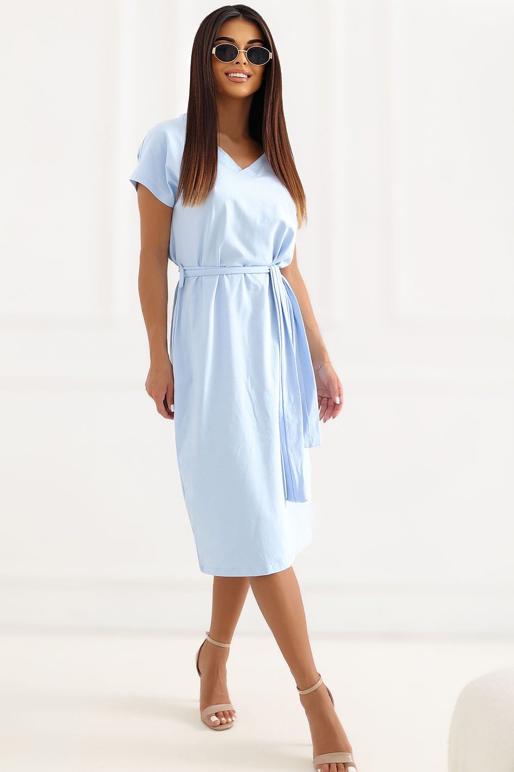 Robe midi fluide bleue pour été style casual à manches courtes, ceinture à la taille, idéale plage et sorties
