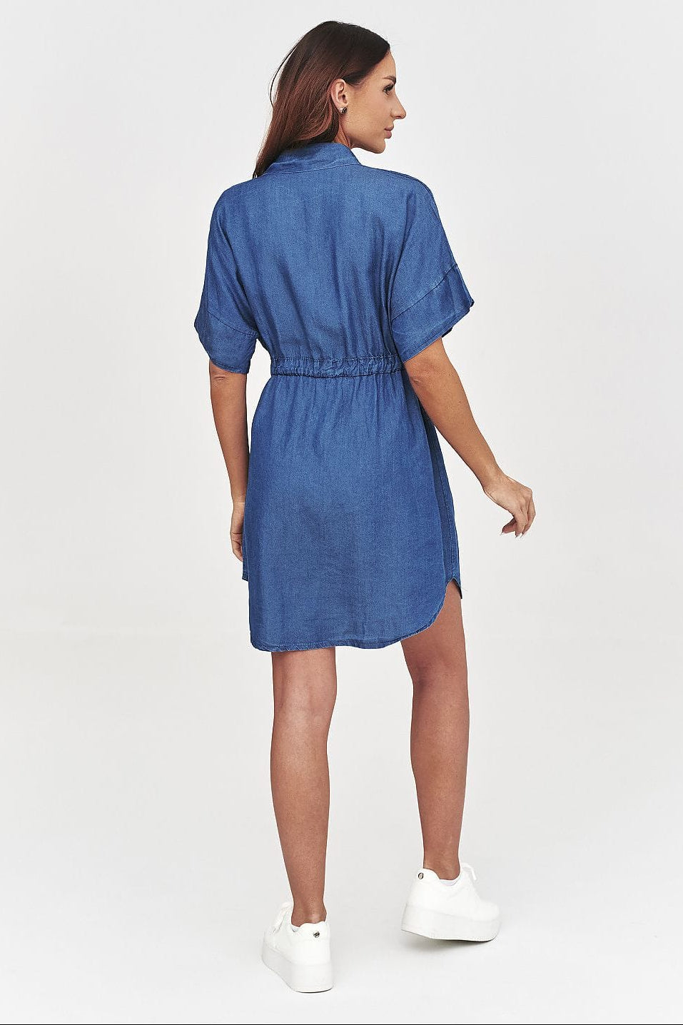 Robe en jean courte casual manches courtes bleu style chemise, idéale pour l’été et la vie quotidienne