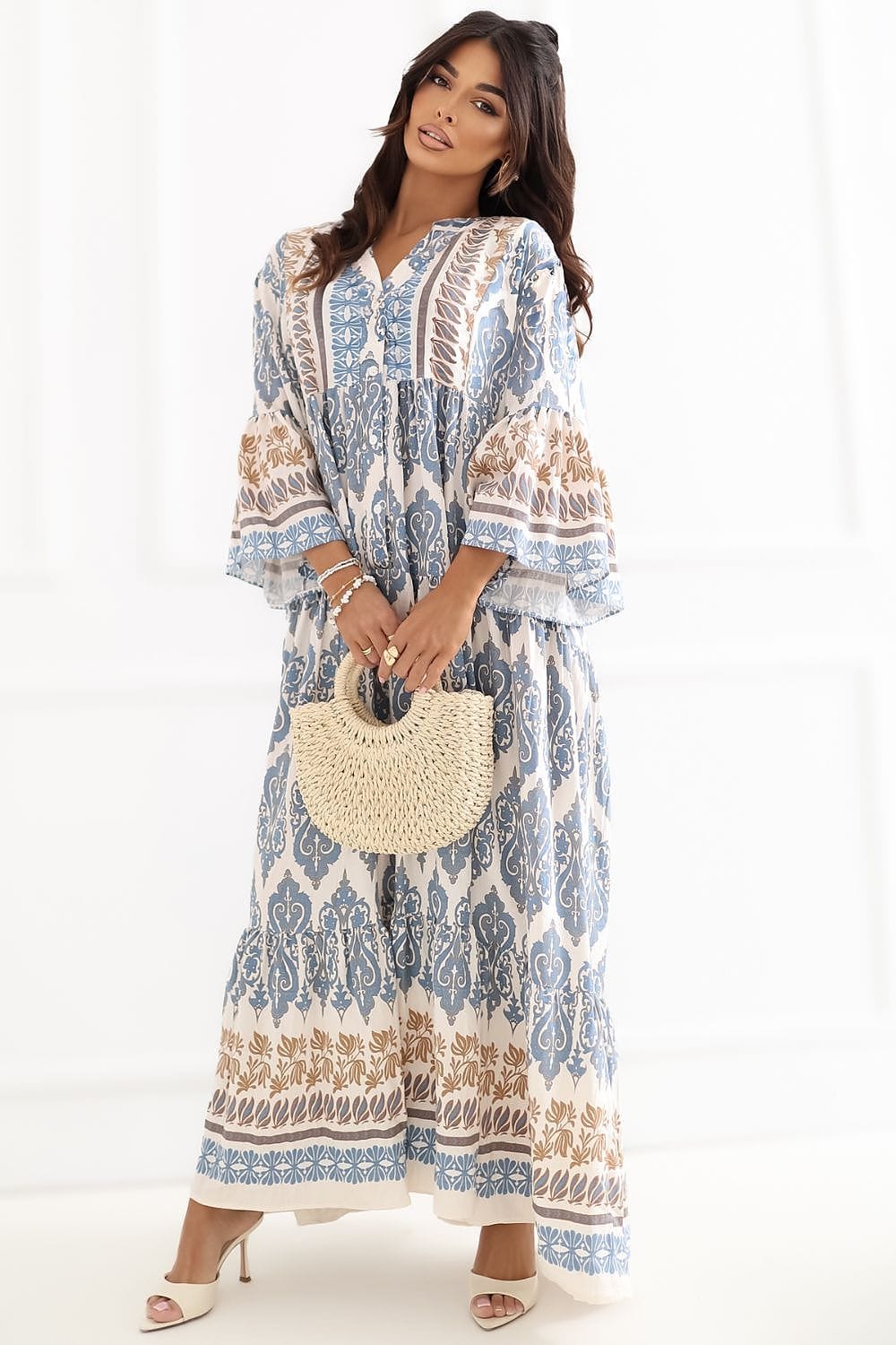 Robe bohème longue été bleue manches longues avec imprimés et sac à main en osier pour femme chic