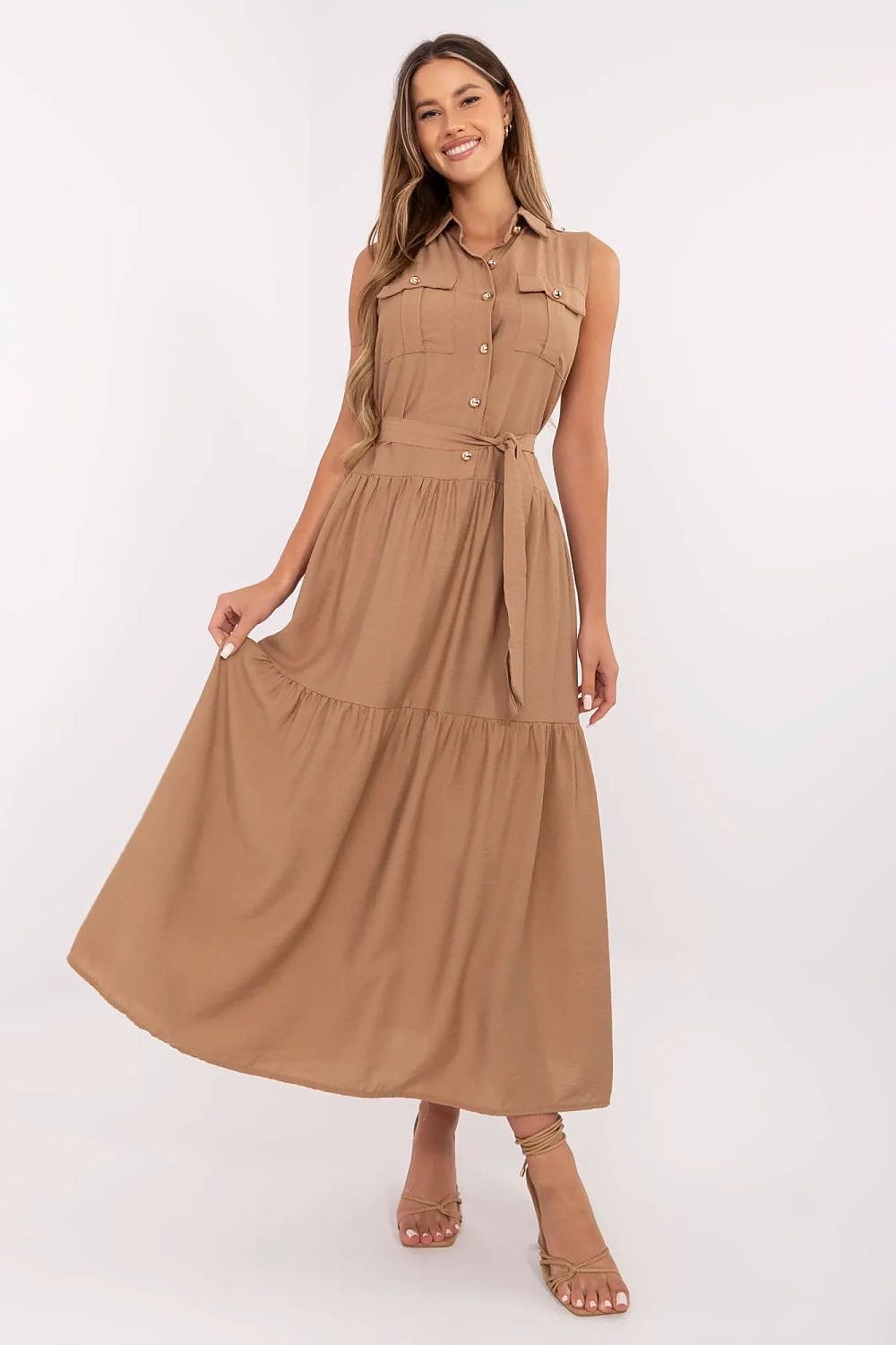 Robe midi chemise beige sans manches fluide ceinturée style casual été invitée mariage chic