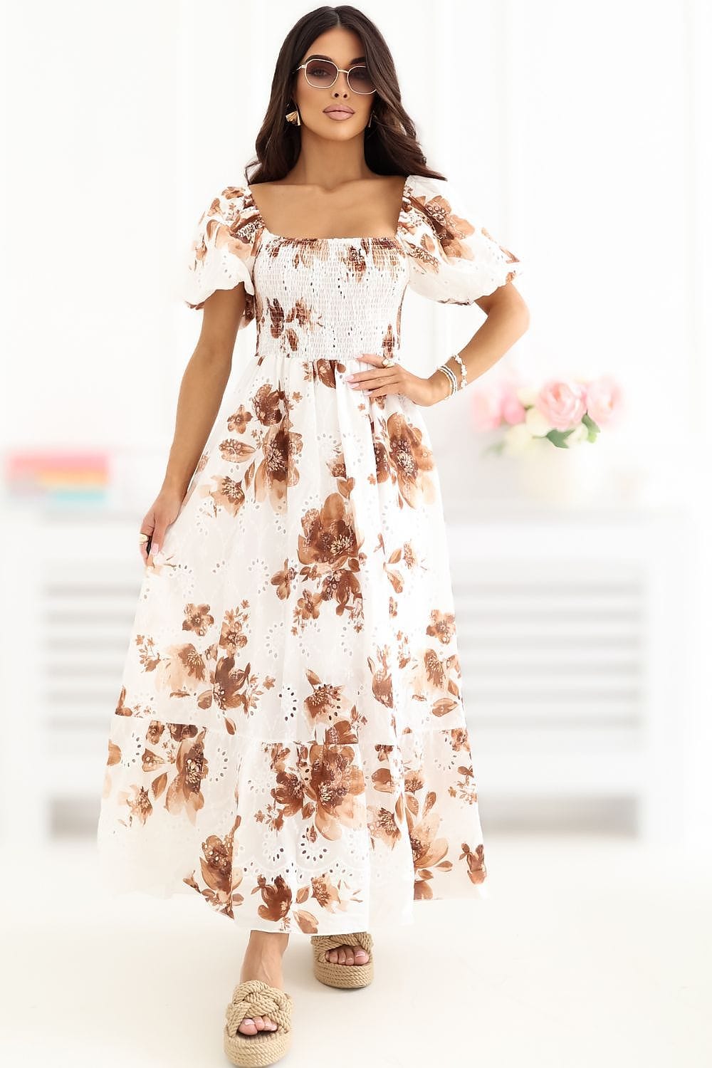 Robe été bohème longue blanche fleurie manches courtes décontractée idéale plage ou mariage invité