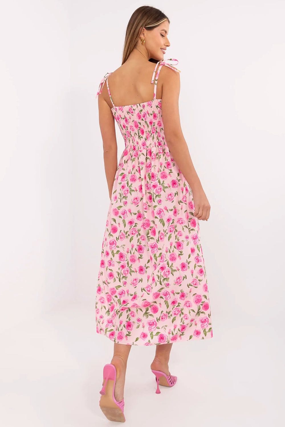 Robe été bohème fleurie rose longue silhouette trapèze sans manches bretelles nouées pour femme