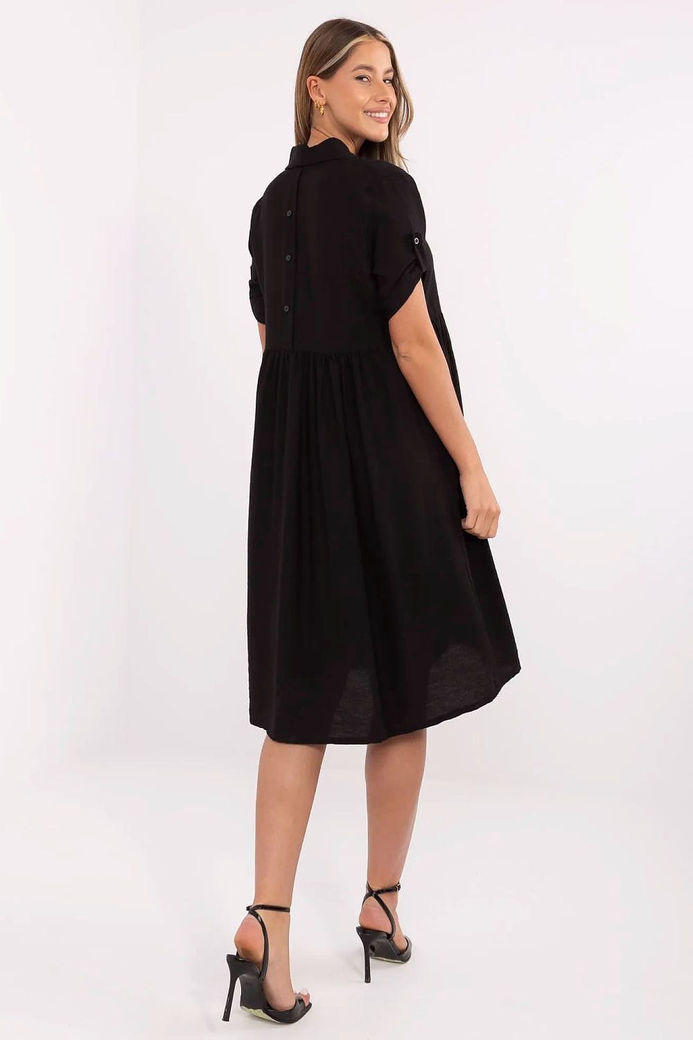 Robe noire midi trapèze manches courtes chic été pour femme, idéale pour soirée ou cocktail élégant