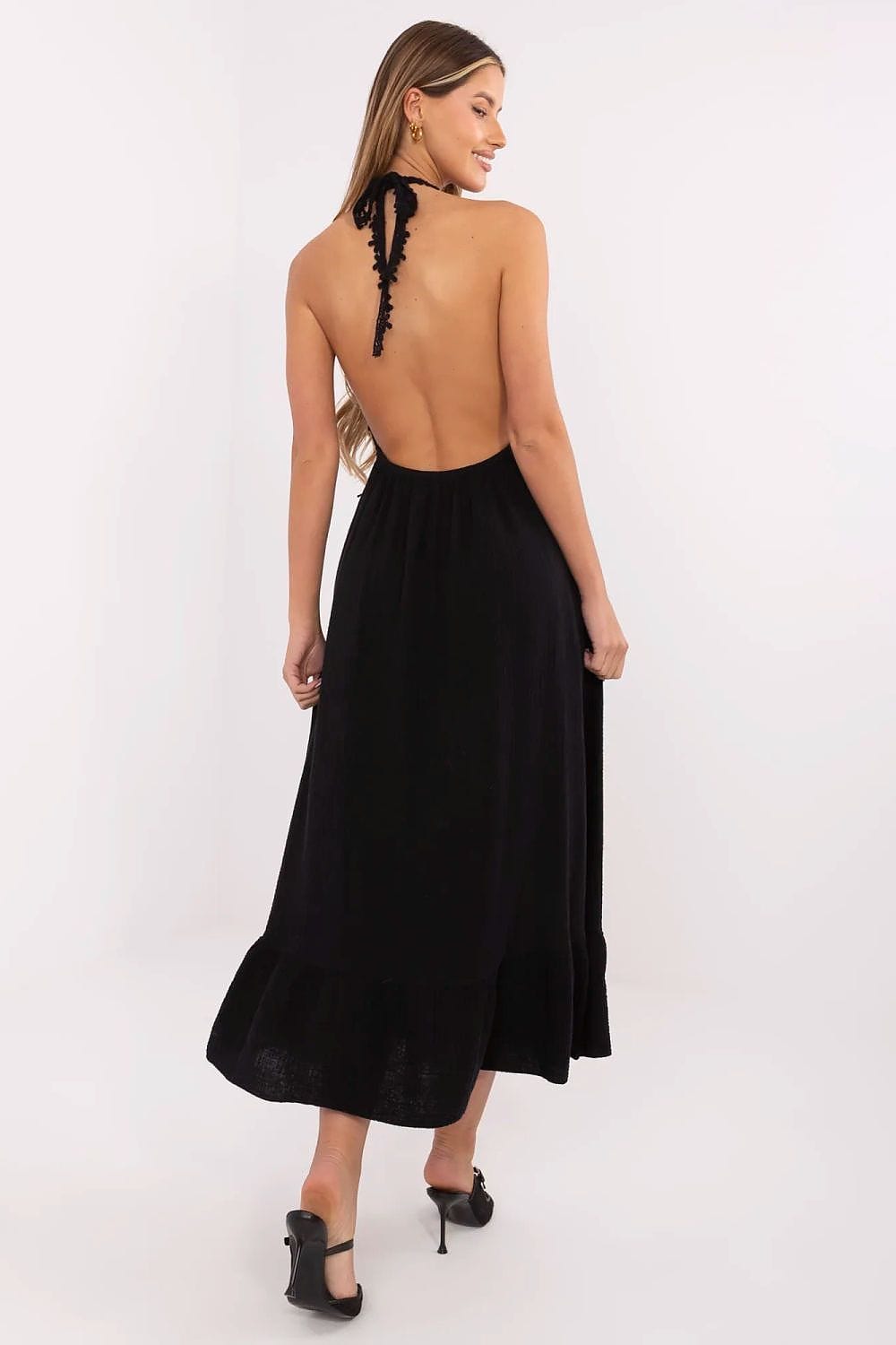 Robe de soirée dos nu noire longue fluide élégante pour mariage invité chic avec dos entièrement dégagé