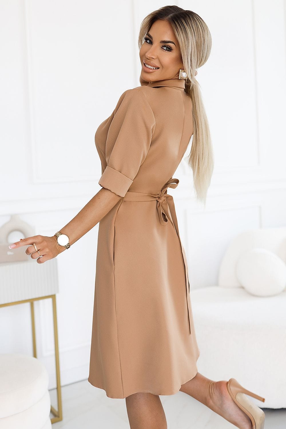 robe chemise beige courte casual droite en coton à manches courtes pour un look décontracté chic