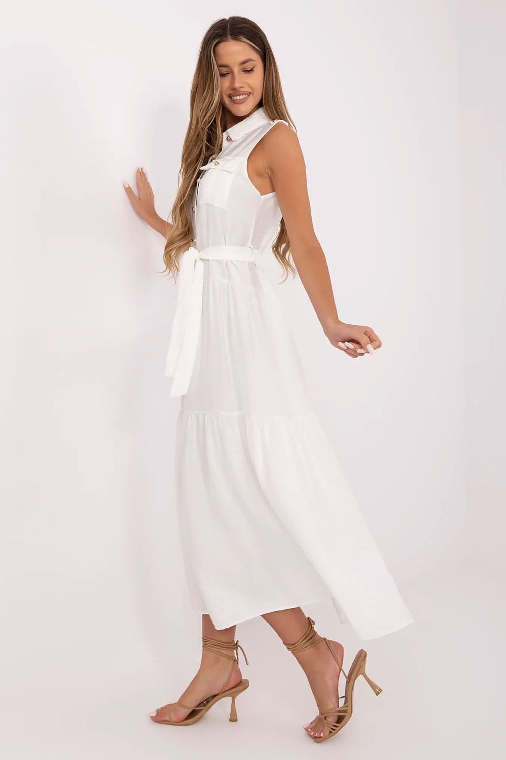 Robe blanche longue fluide été sans manches élégante pour plage ou cérémonie, style bohème chic invité