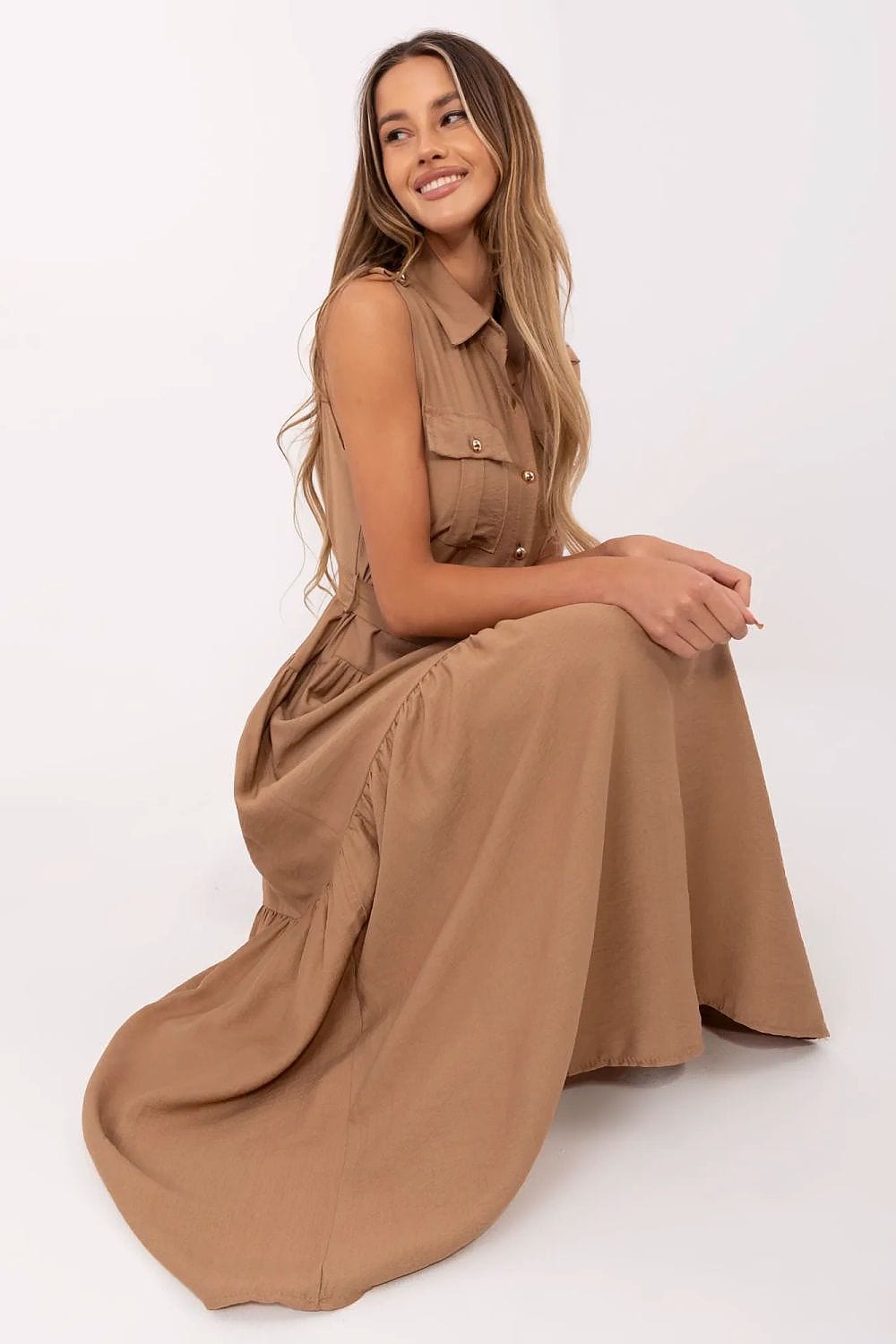 Robe longue chemise sans manches beige fluide style casual idéale été ou pour look chic décontracté