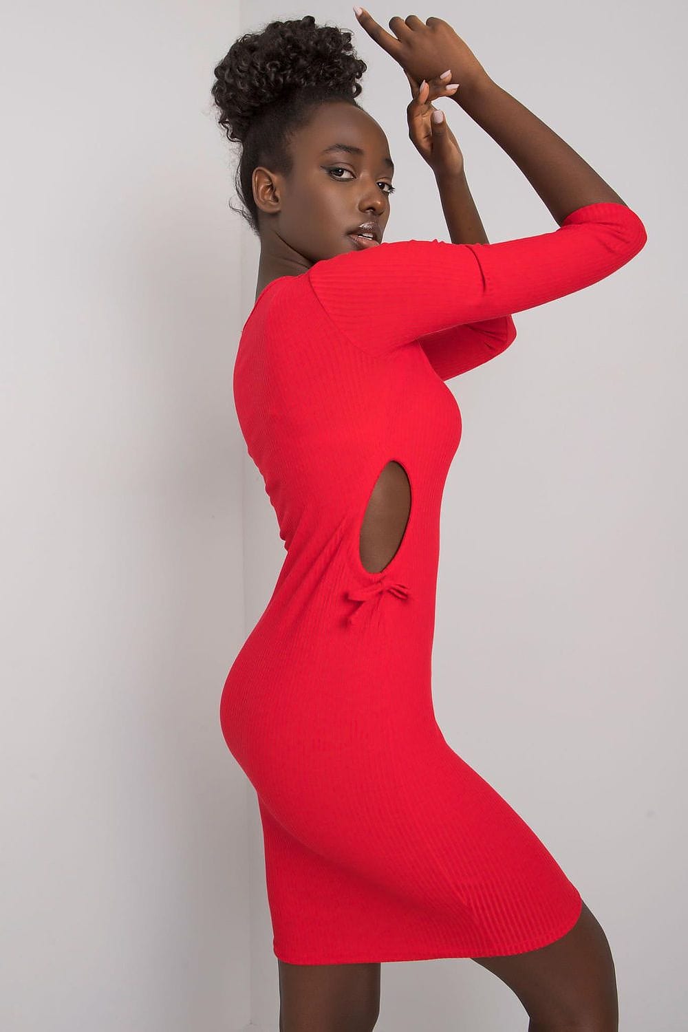 Robe de soirée moulante rouge manches trois quarts courte décolleté dos nu chic pour femme élégante