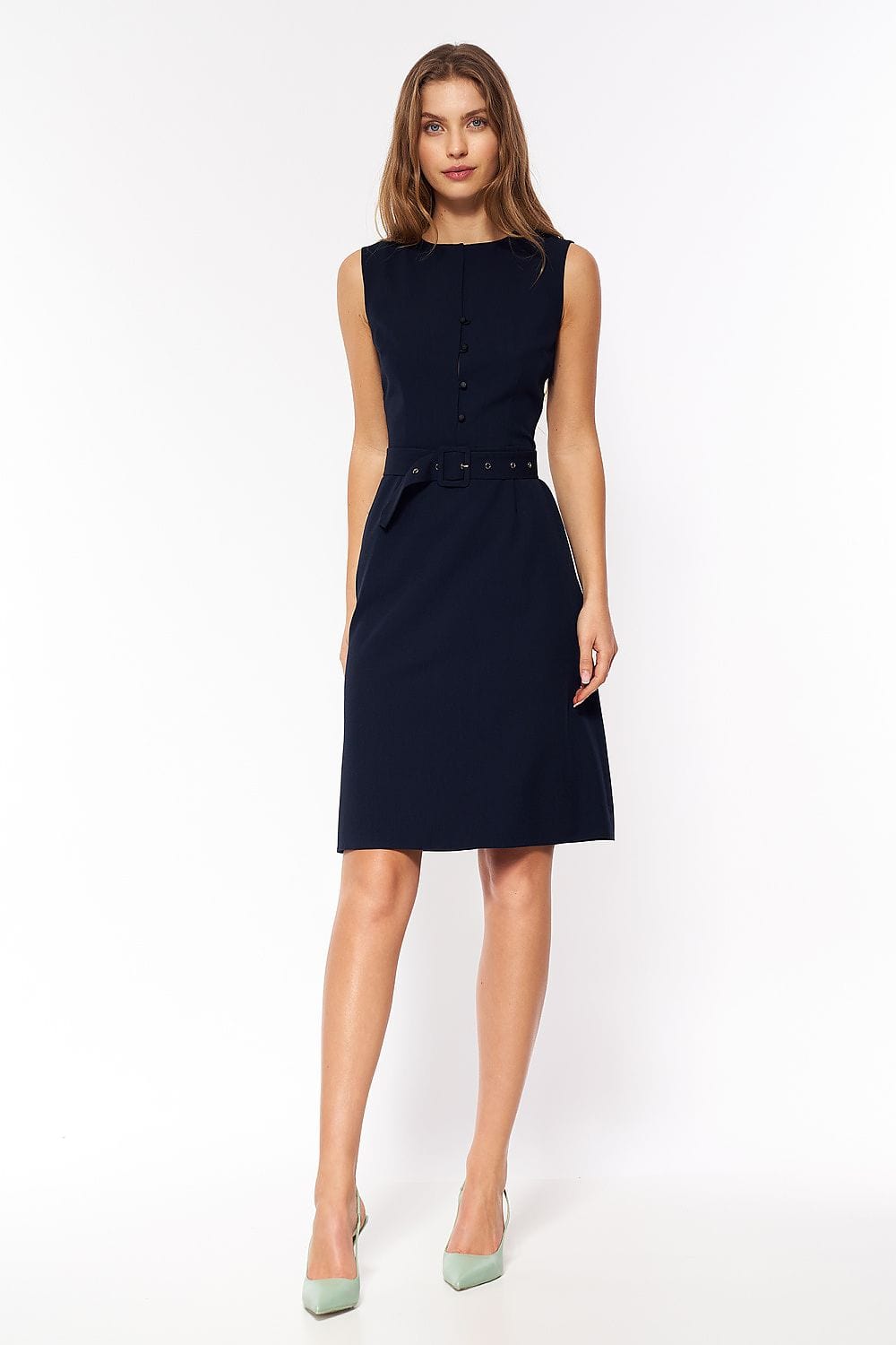 Robe courte noire chic sans manches ceinture droite élégante pour cocktail ou soirée femme élégante
