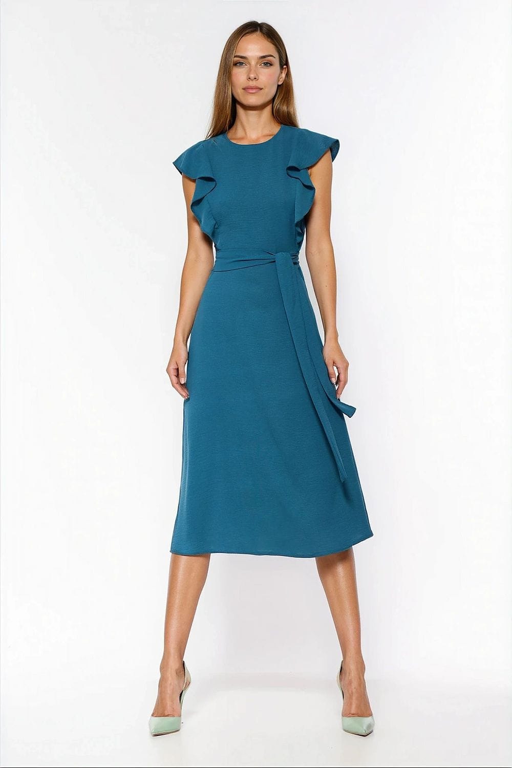 Robe midi bleu trapèze manches courtes habillée idéale pour une soirée chic ou un cocktail d’été