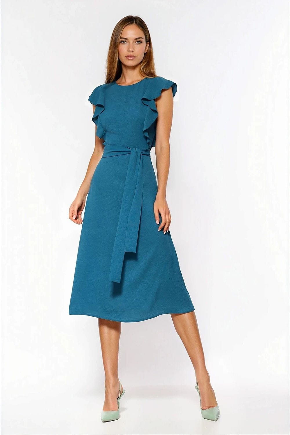 Robe midi bleue chic fluide pour soirée mariage invitée, manches courtes à volants, ceinture élégante