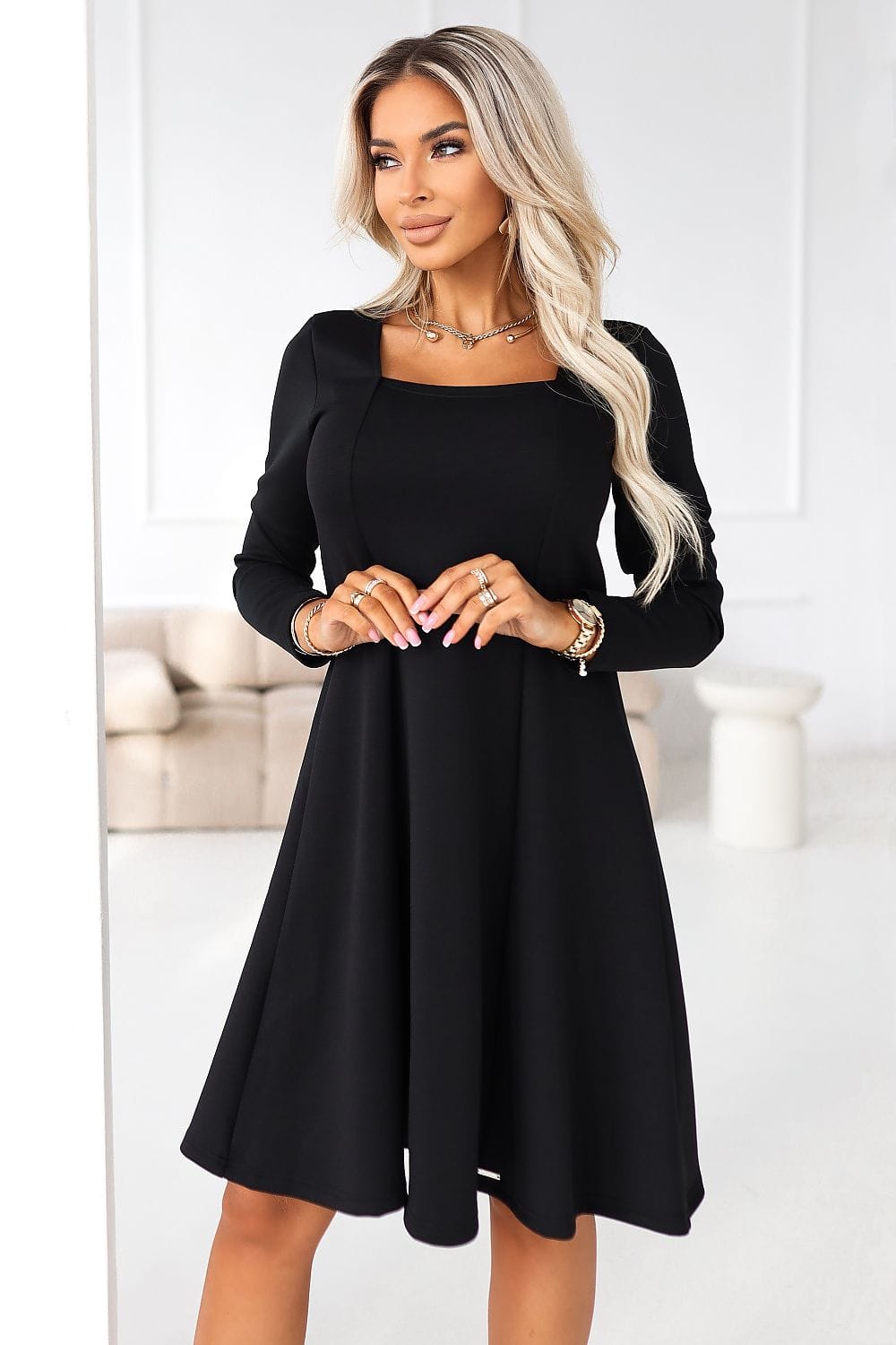 Robe de soirée chic noire manches longues trapèze élégante, parfaite pour mariage invité ou événement habillé