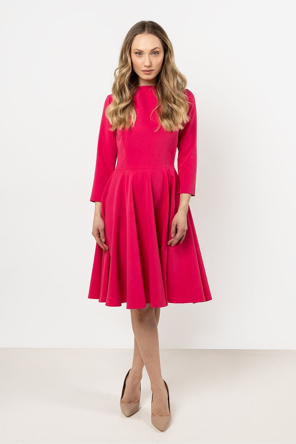Robe de soirée chic rose manches longues évasée midi pour mariage invité ou évènement élégant tendance