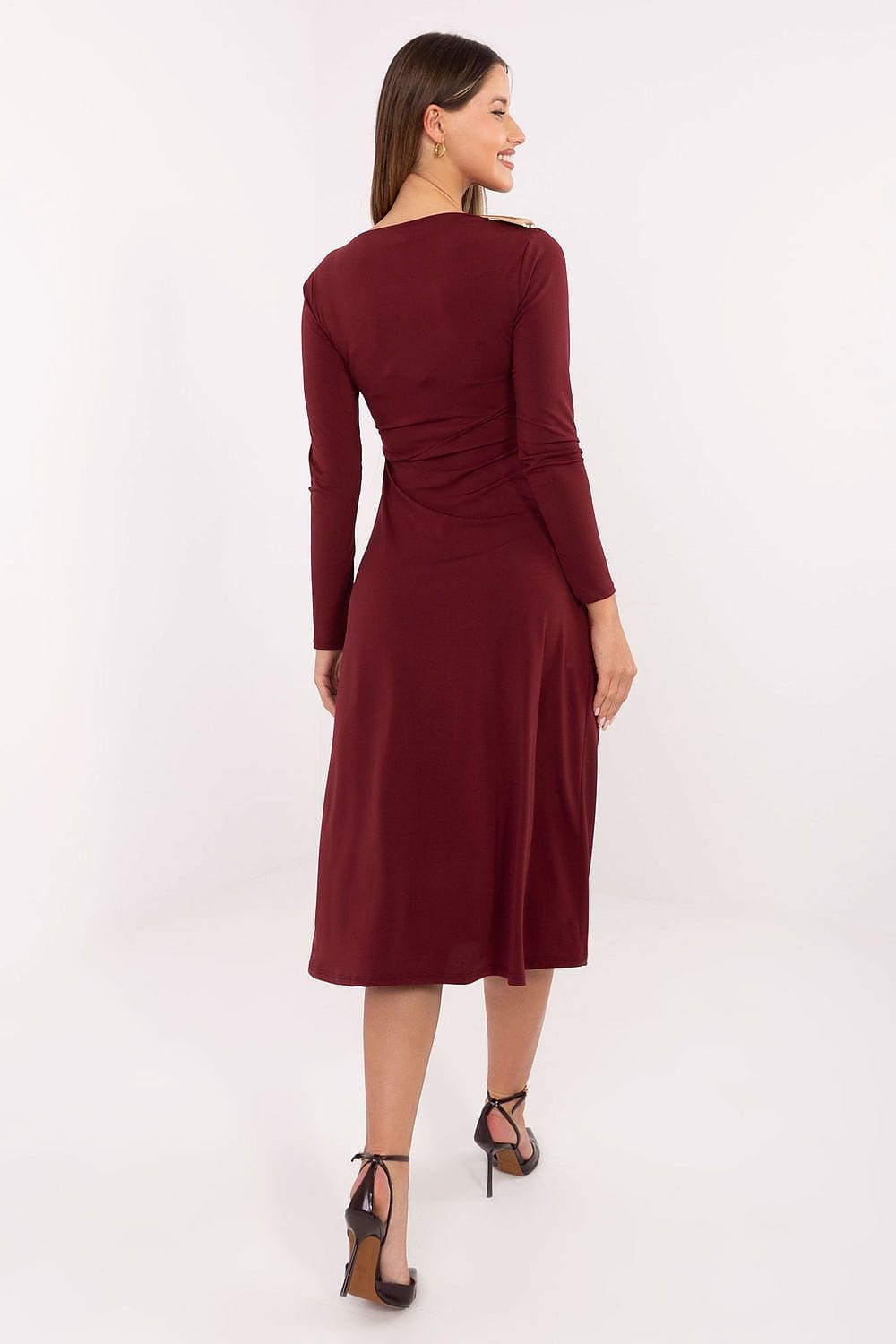 Robe de soirée chic bordeaux longue à manches longues coupe droite élégante pour invitée mariage ou événement