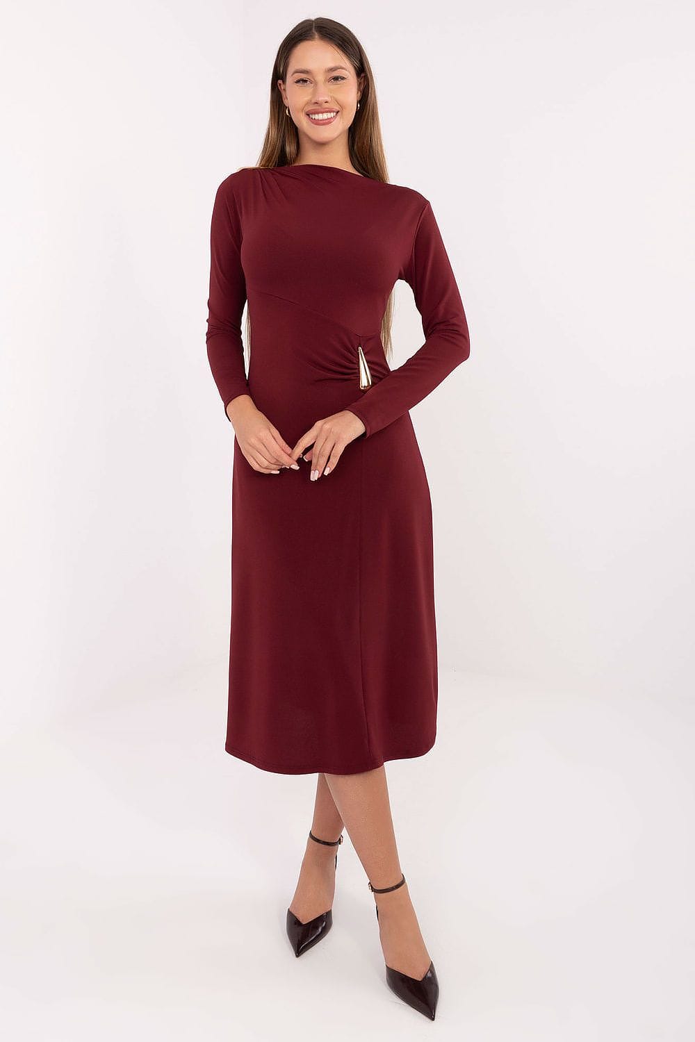 Robe de soirée chic bordeaux midi manches longues élégante pour événement spécial ou mariage invité