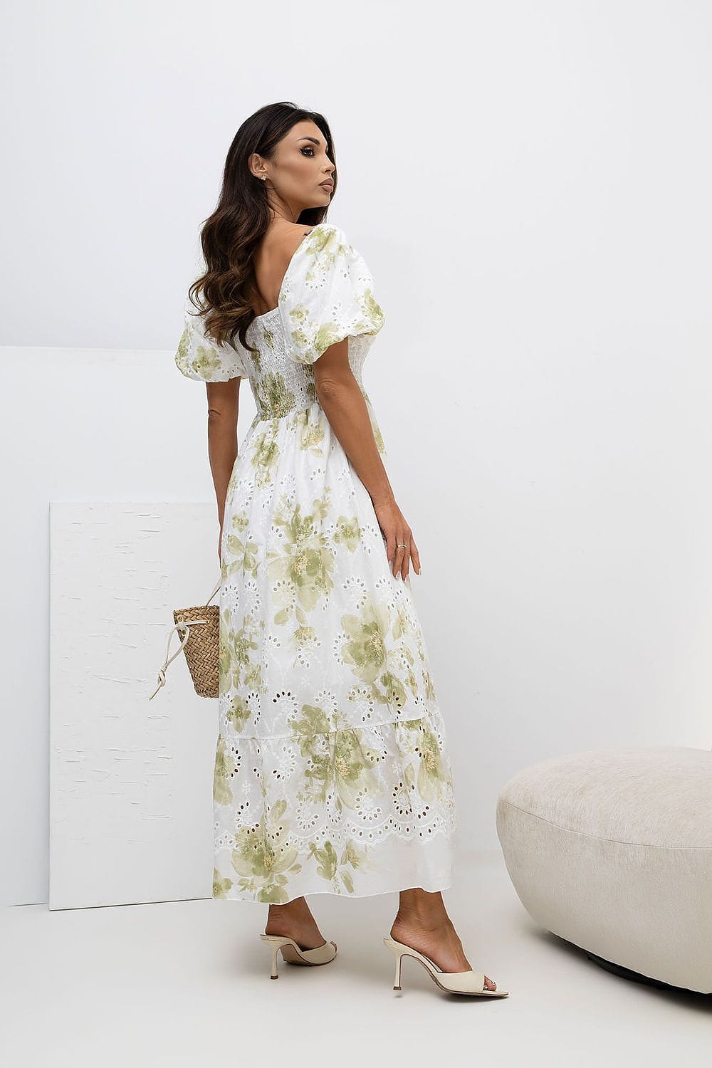 Robe été bohème midi blanche fleurie manches courtes pour invitée mariage, accessoire panier osier
