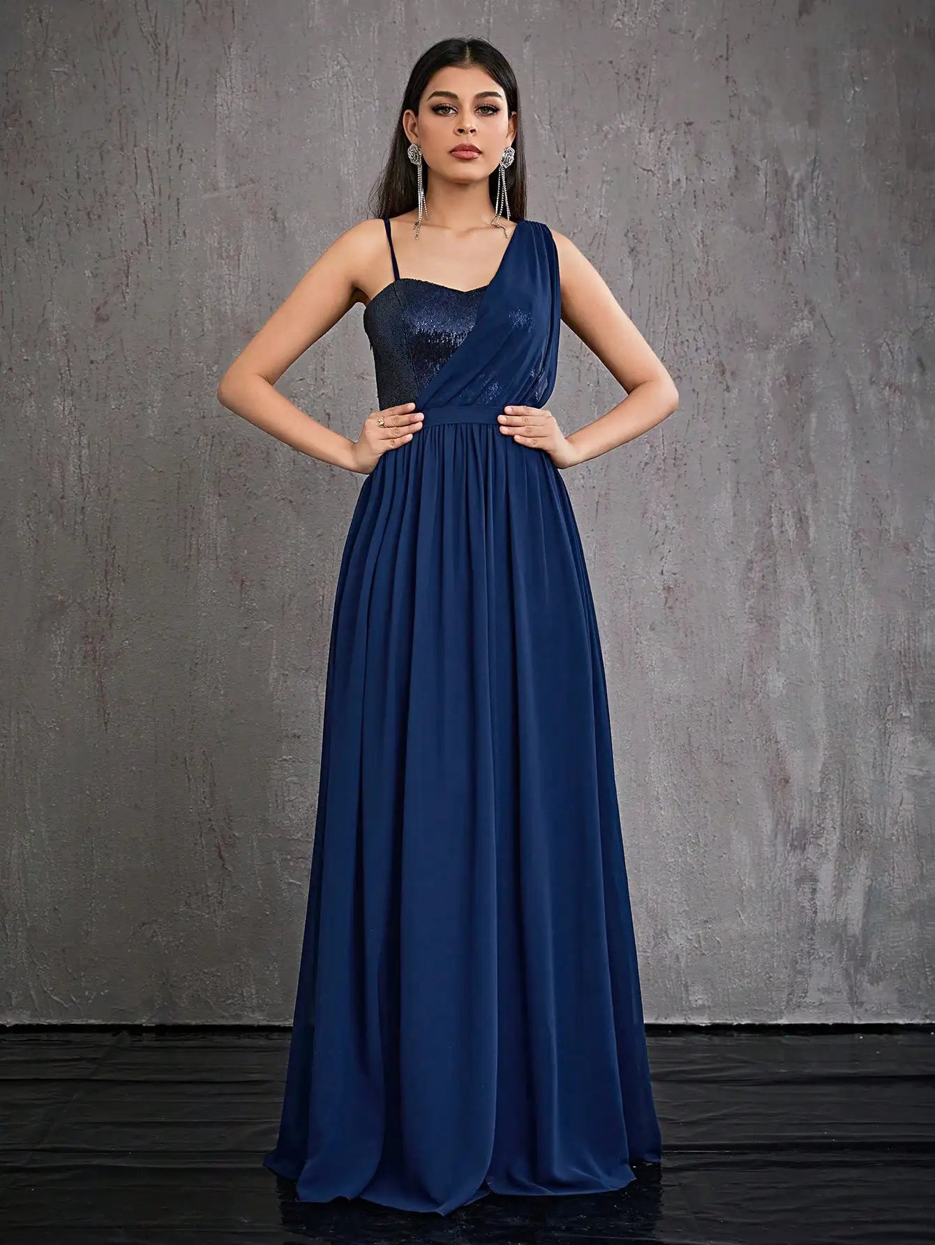 Robe de soirée bleue marine longue haut à paillettes