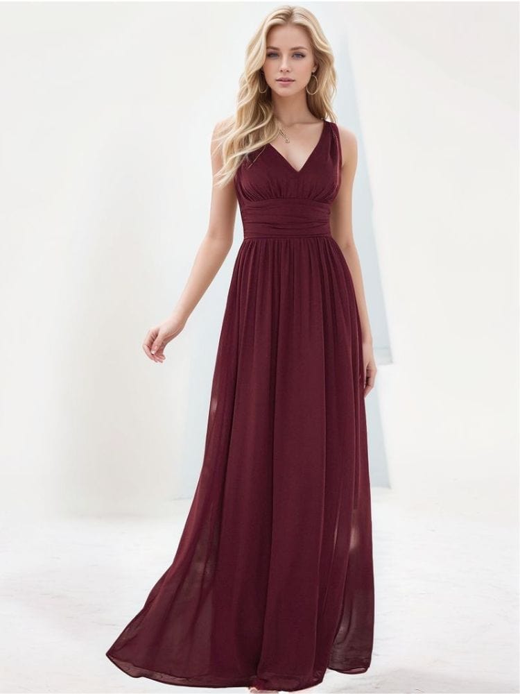 Robe longue bordeaux chic soirée mariage invitée décolleté fluide sans manches élégante femme