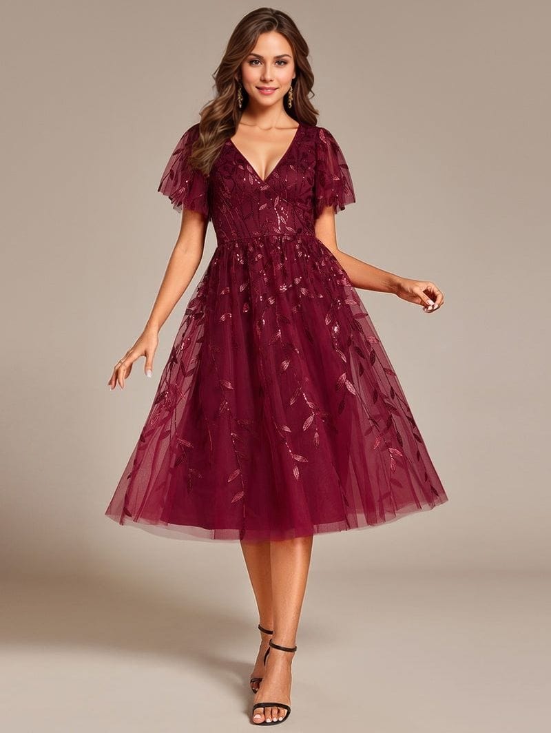 Robe de soirée mariage bordeaux midi trapèze manches courtes élégante femme chic avec détails en tulle