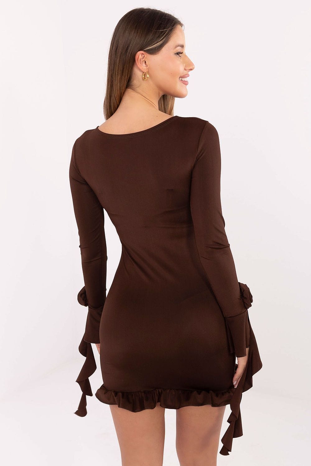 Robe de soirée moulante marron courte manches longues chic avec volants élégante pour évènement ou cocktail