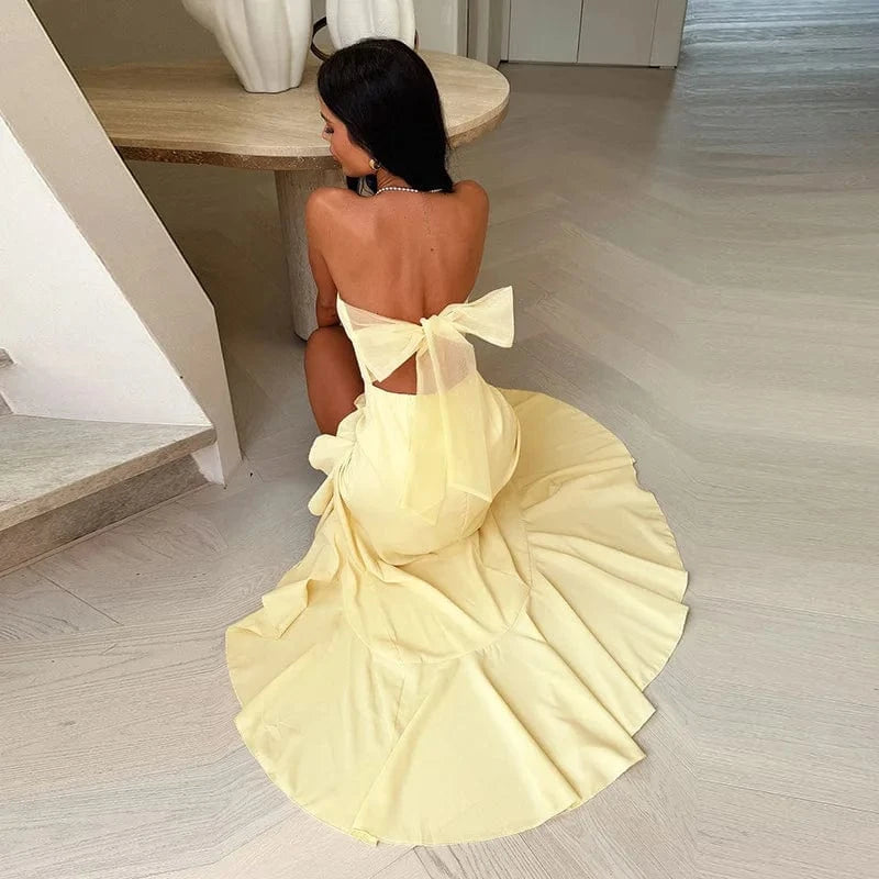 Robe longue dos nu jaune élégante pour soirée d’été, style chic avec grand nœud et coupe évasée