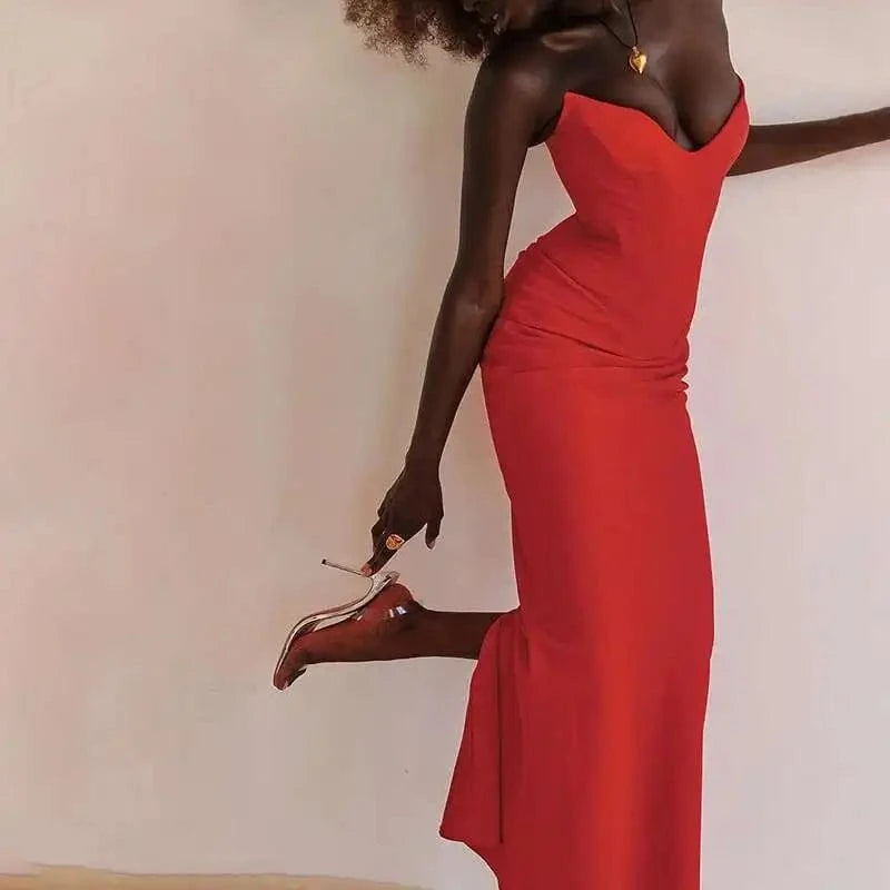 Robe de soirée chic moulante rouge longue sans manches élégante pour évènement femme moderne glamour
