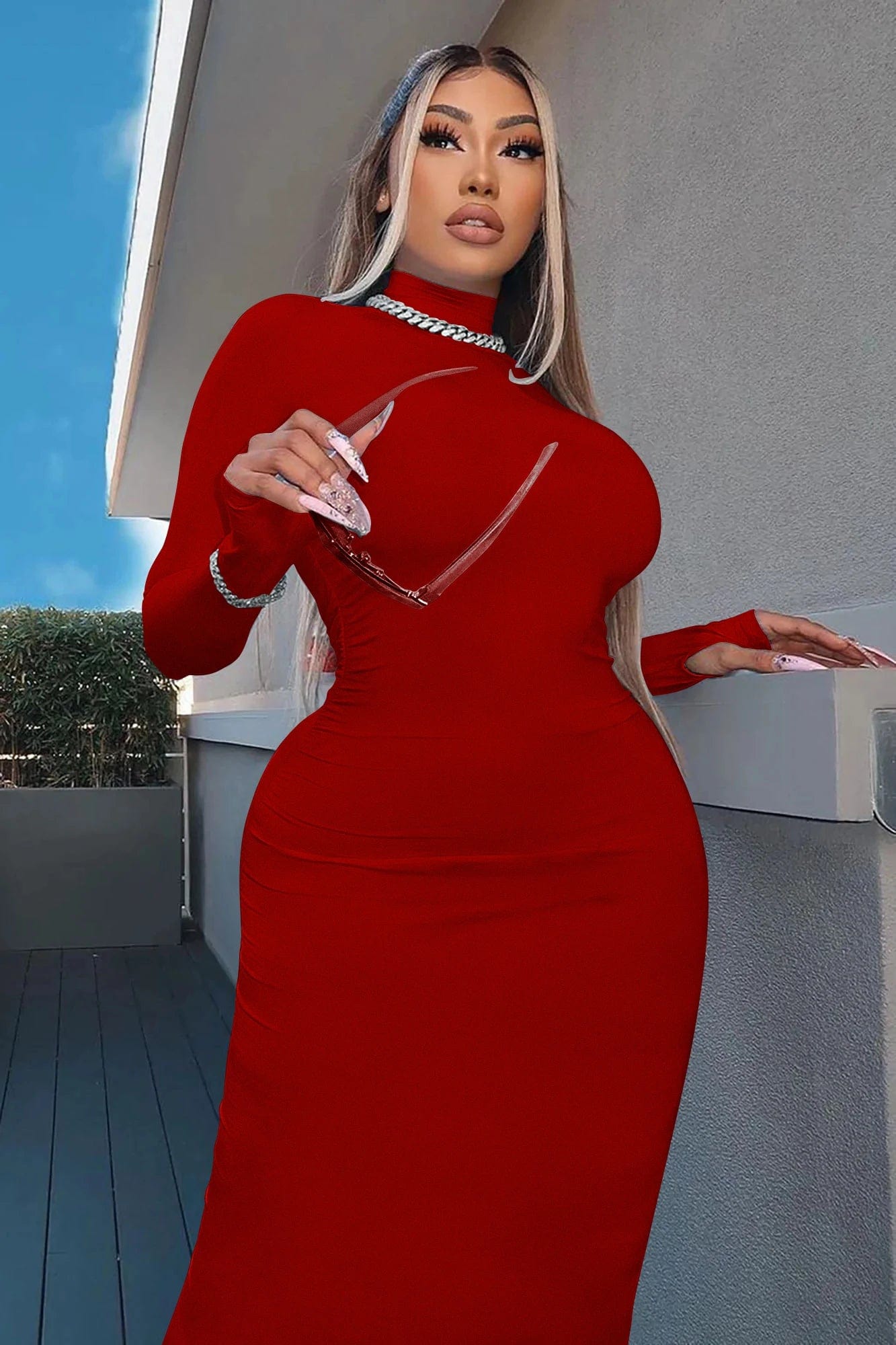 Robe de soirée sexy rouge longue moulante manches longues pour un look chic et élégant.