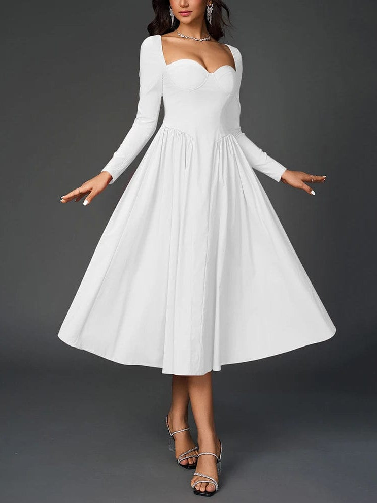 Robe de soirée chic noire midi avec manches longues et dos nu, idéale pour un événement élégant.