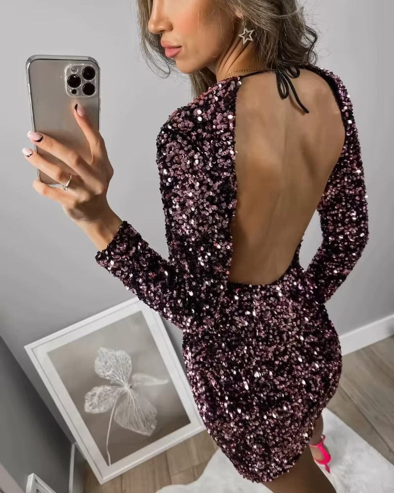 Robe courte soirée paillette bordeaux, idéale pour cocktail chic ou soirée glamour.